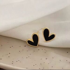 NWT Black Heart Stud Earrings – Gold Trim Minimalist Jewelry